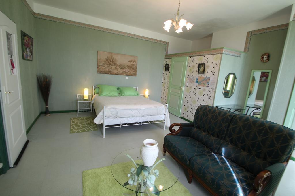 Bed and Breakfast Domaine Des Roses Vaudelnay Camera foto