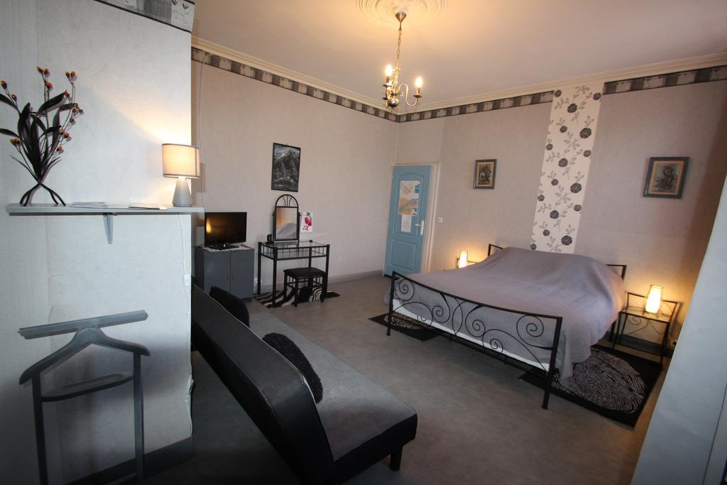 Bed and Breakfast Domaine Des Roses Vaudelnay Camera foto