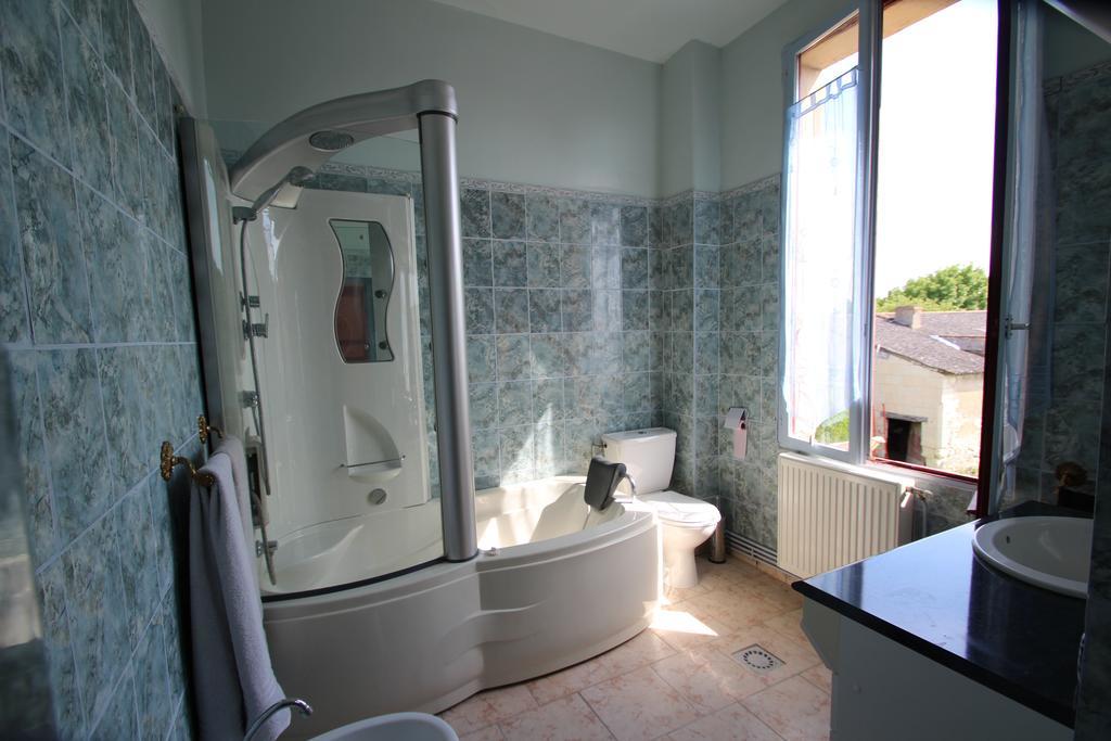 Bed and Breakfast Domaine Des Roses Vaudelnay Camera foto
