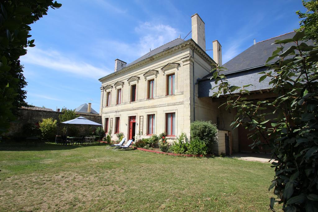 Bed and Breakfast Domaine Des Roses Vaudelnay Esterno foto