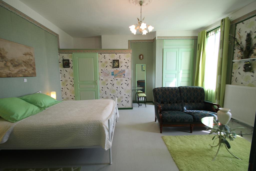 Bed and Breakfast Domaine Des Roses Vaudelnay Camera foto