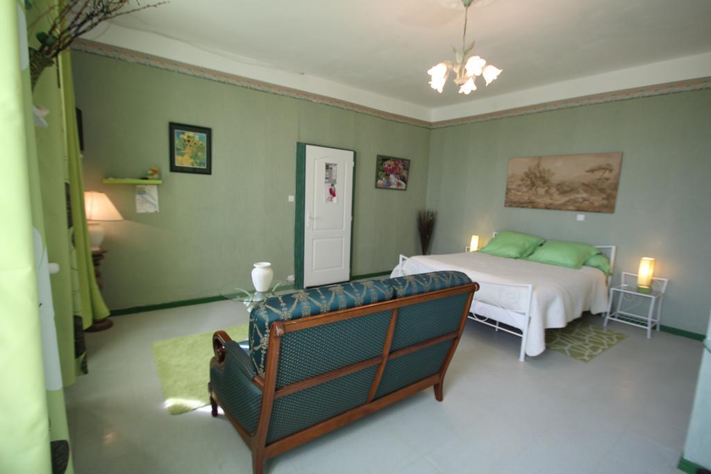 Bed and Breakfast Domaine Des Roses Vaudelnay Camera foto