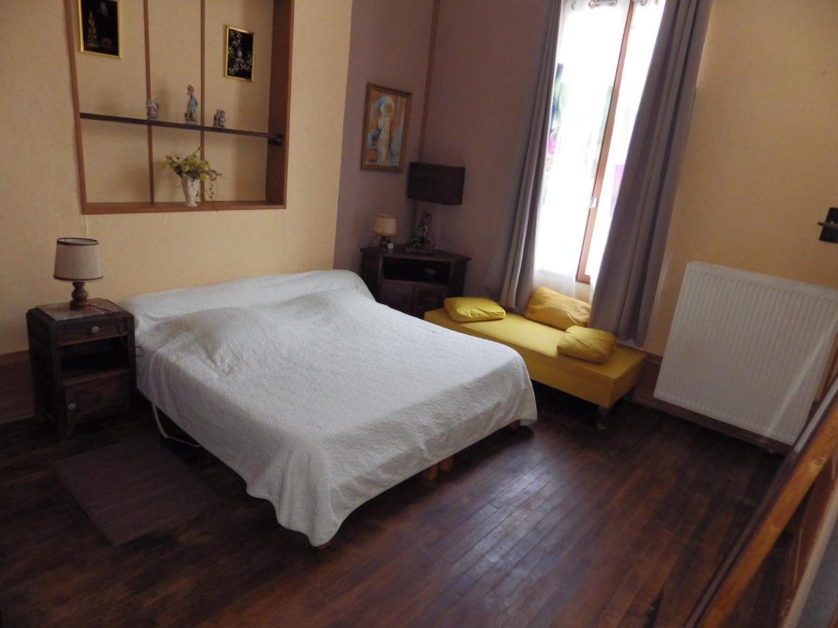 Bed and Breakfast Domaine Des Roses Vaudelnay Esterno foto